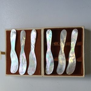 Mother of pearl caviar knives